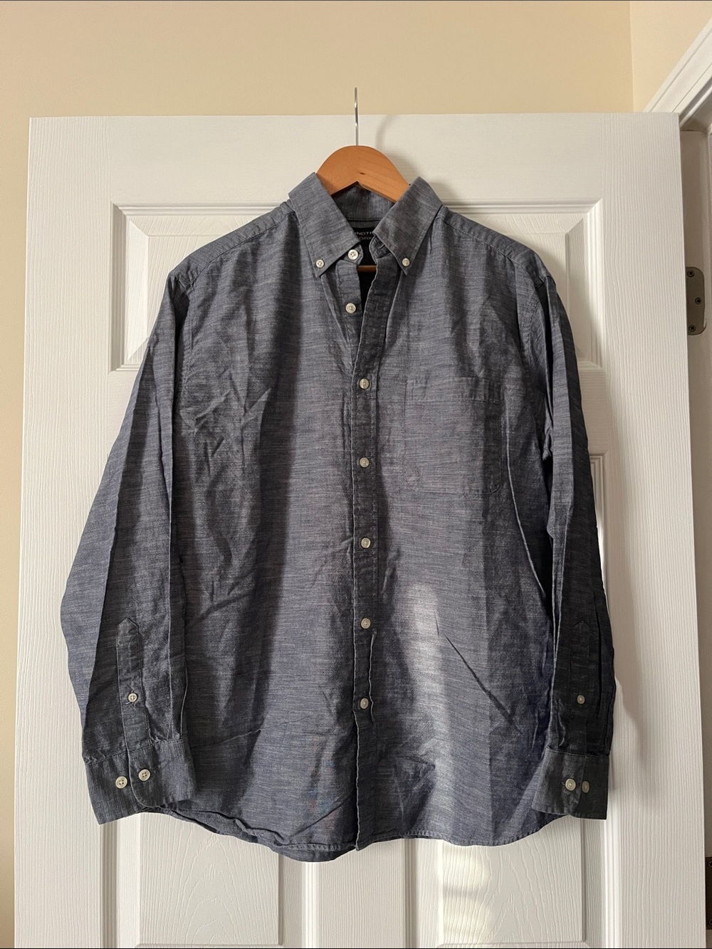 Roundtree & Yorke Classic Men's Button-Down Shirt - Blue